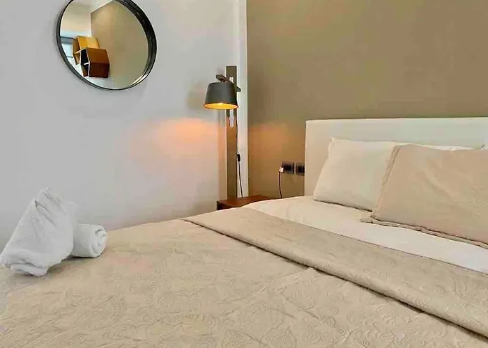 A Pasos De La Playa | Apartamento Elegante En La Quinta Avenida Con Piscina En La Azotea